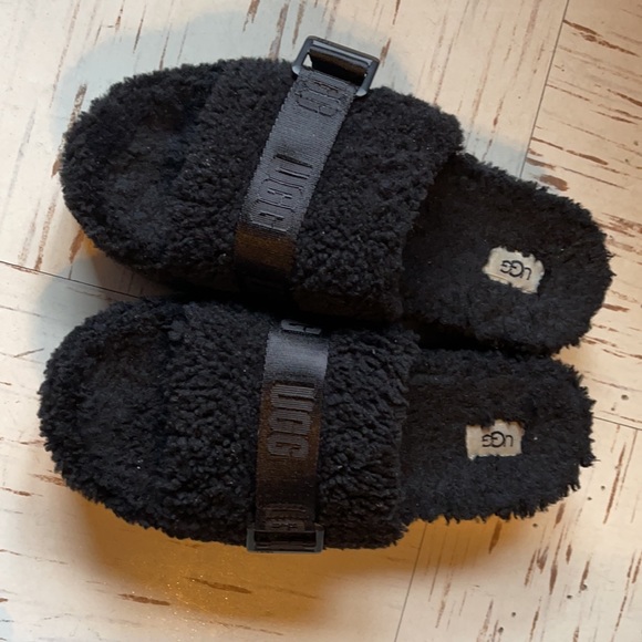 Ugg slippers size 10 - Picture 2 of 4